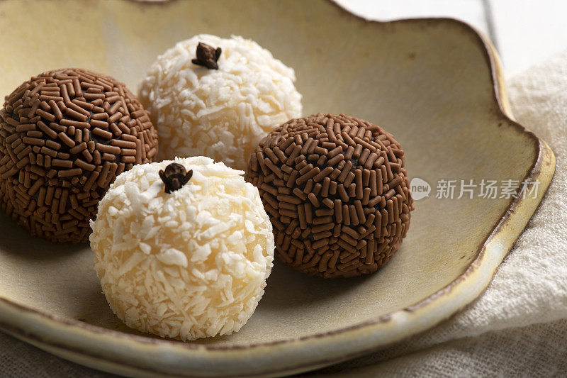 Brigadeiro，和beijing ho，传统的巴西甜品。